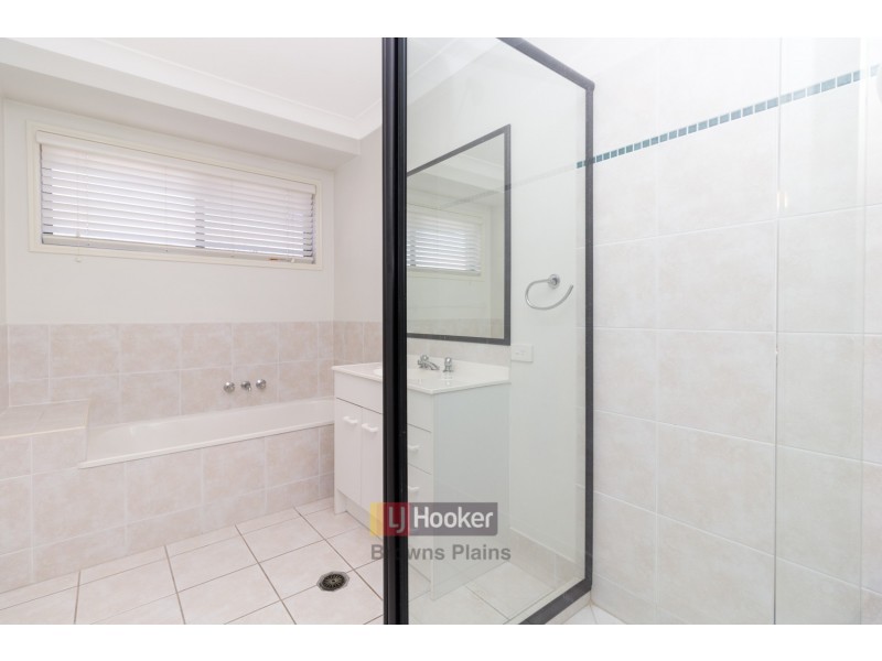 16 Pidgeon Boulevard, Crestmead QLD 4132