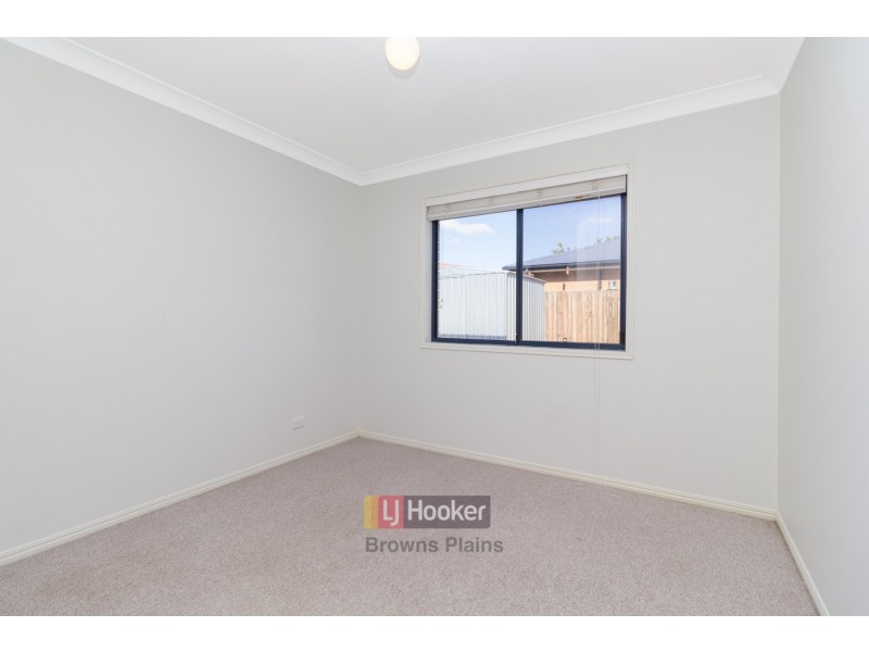 16 Pidgeon Boulevard, Crestmead QLD 4132