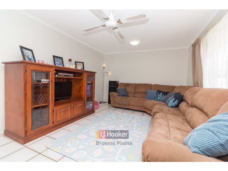 101 Middle Road, Hillcrest QLD 4118