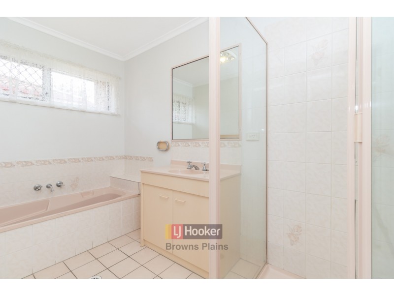 101 Middle Road, Hillcrest QLD 4118