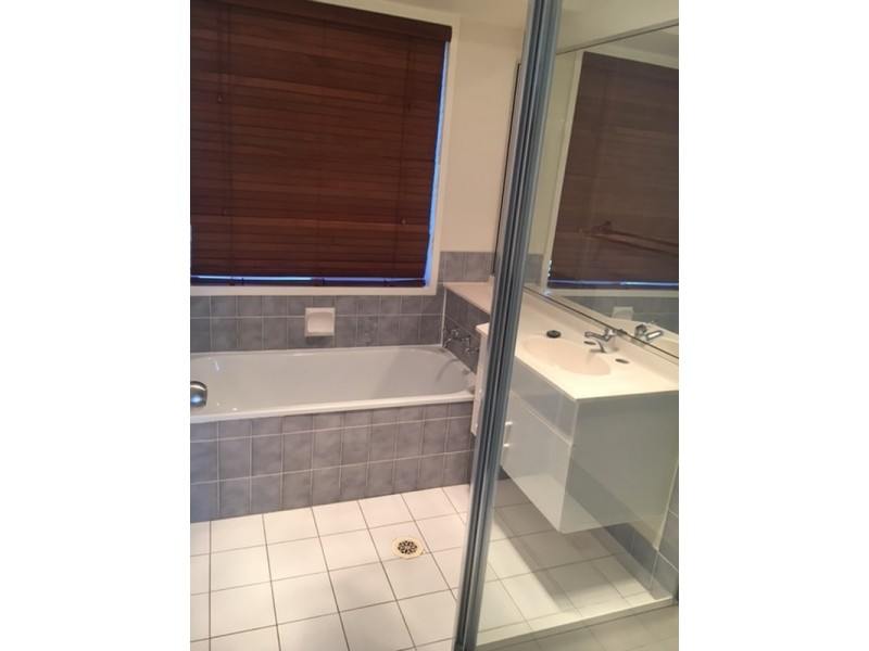 9 Helmet Court, Hillcrest QLD 4118