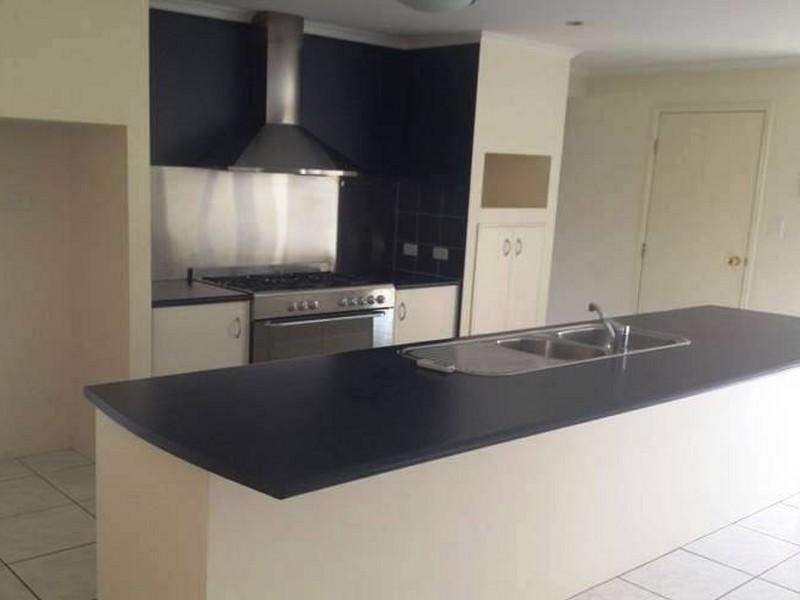 37 The Parkway, Stretton QLD 4116