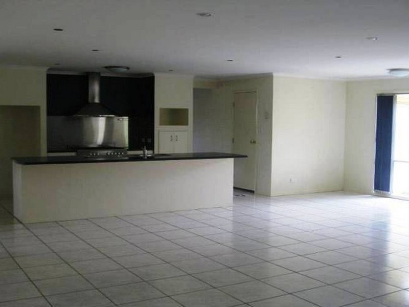 37 The Parkway, Stretton QLD 4116