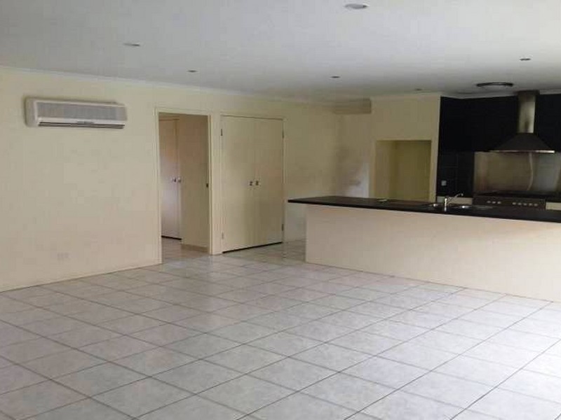 37 The Parkway, Stretton QLD 4116