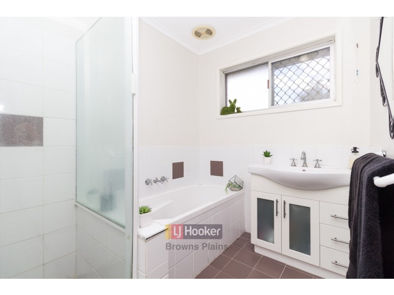 39 Conifer Street, Hillcrest QLD 4118