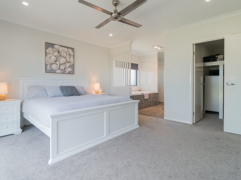 9 Pandanus Court, Regents Park QLD 4118