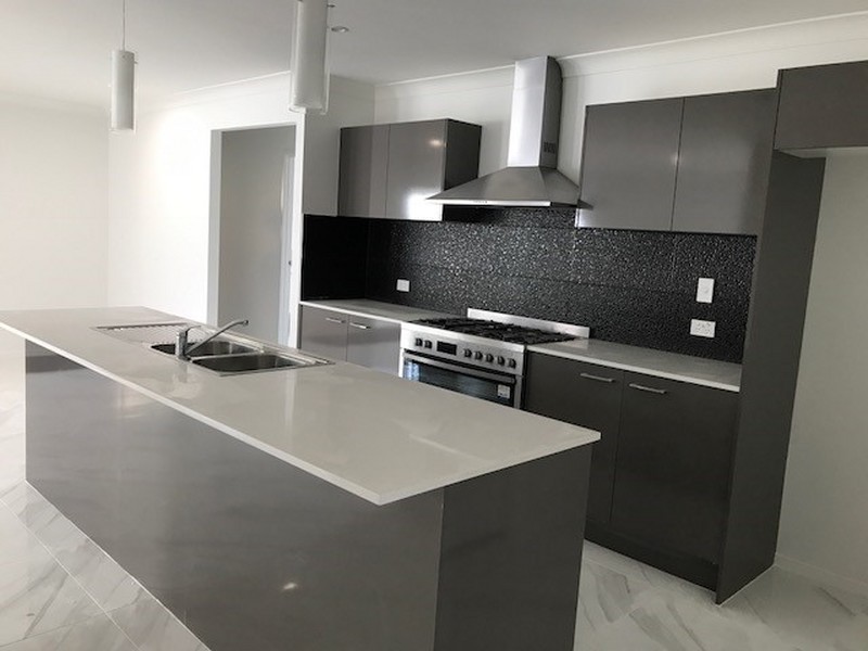 18 Portree Crescent, Heathwood QLD 4110