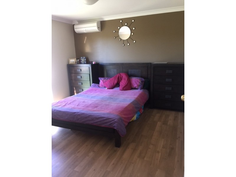11 Ibrox Court, Regents Park QLD 4118