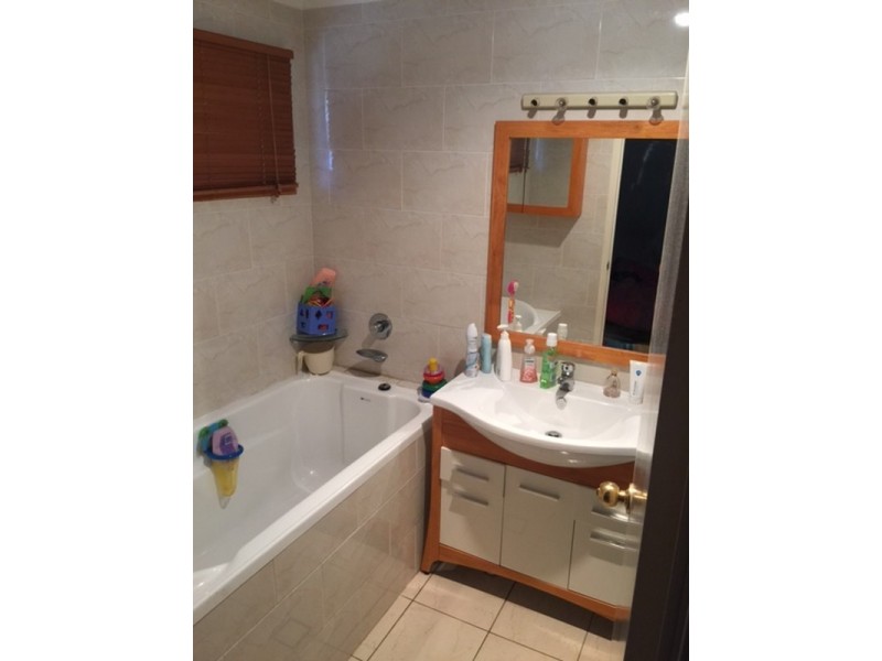 11 Ibrox Court, Regents Park QLD 4118