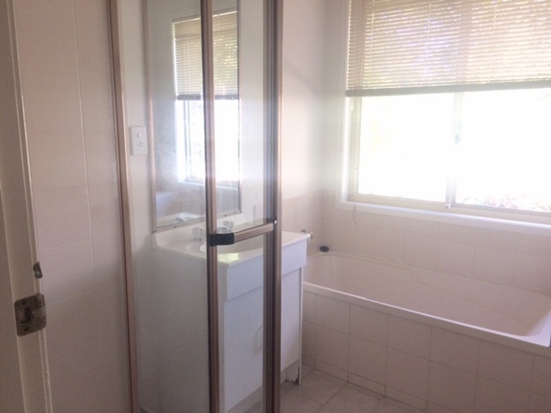 28 Thistle Street,, Regents Park QLD 4118