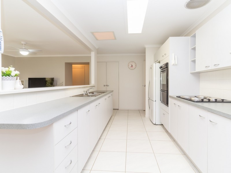 9 Regent Court, Munruben QLD 4125