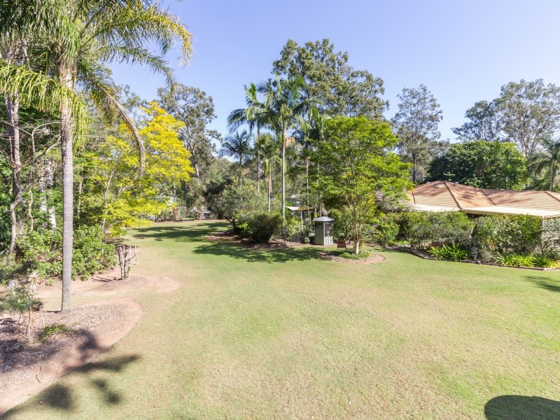 9 Regent Court, Munruben QLD 4125