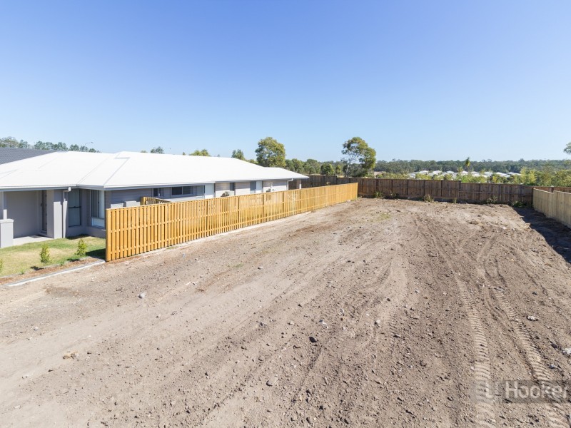 8 Wicker Road, Park Ridge QLD 4125