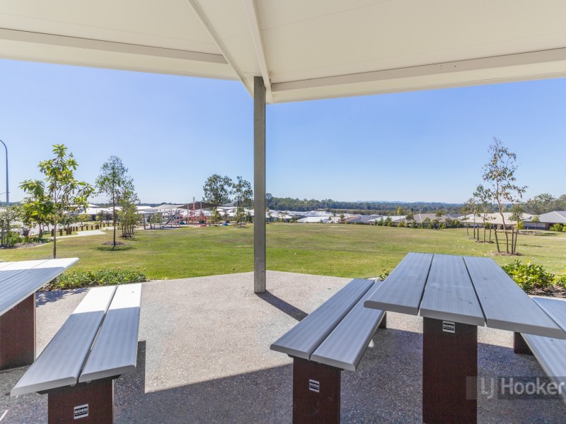 8 Wicker Road, Park Ridge QLD 4125