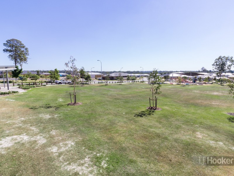 8 Wicker Road, Park Ridge QLD 4125