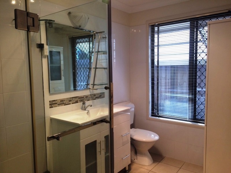11 Pavon Street, Regents Park QLD 4118