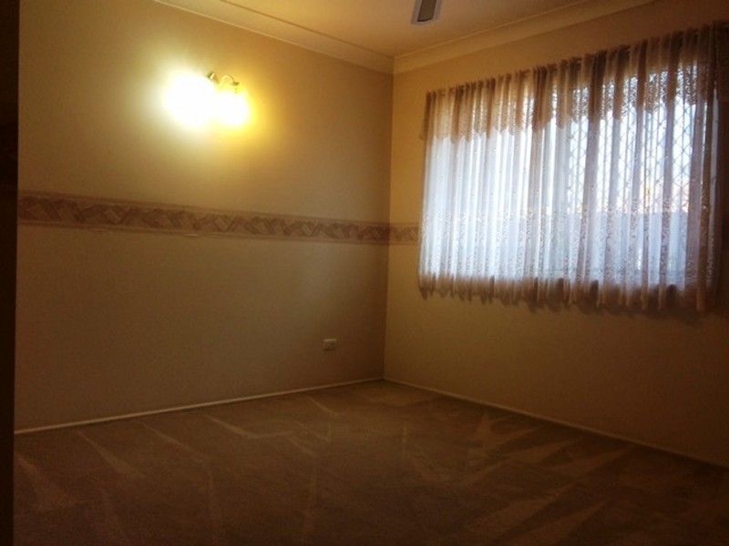 11 Silvertop Street, Hillcrest QLD 4118