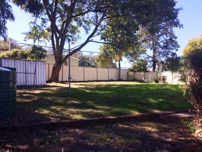 11 Silvertop Street, Hillcrest QLD 4118