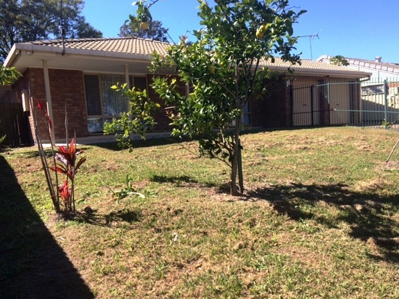 11 Silvertop Street, Hillcrest QLD 4118