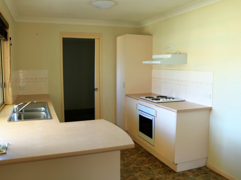 4 Paddies Crescent, Crestmead QLD 4132