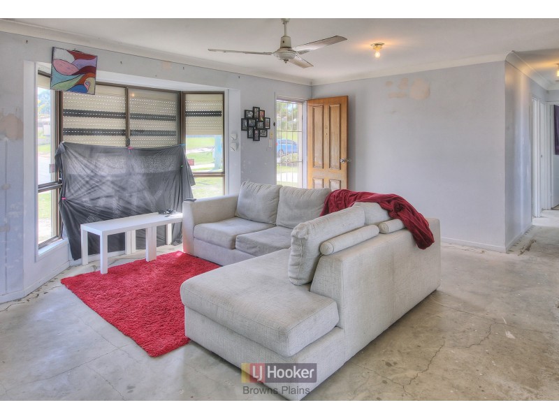 8 Dombeyah Street, Crestmead QLD 4132