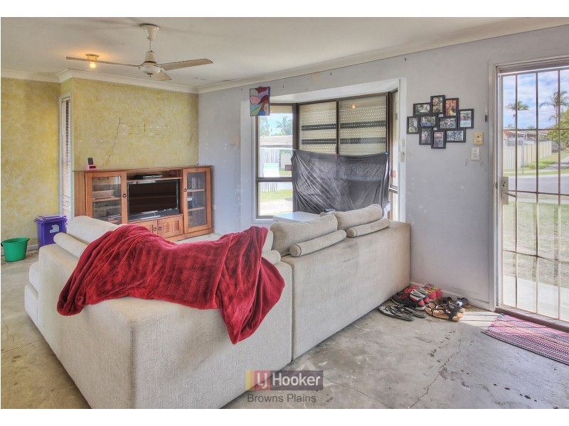 8 Dombeyah Street, Crestmead QLD 4132