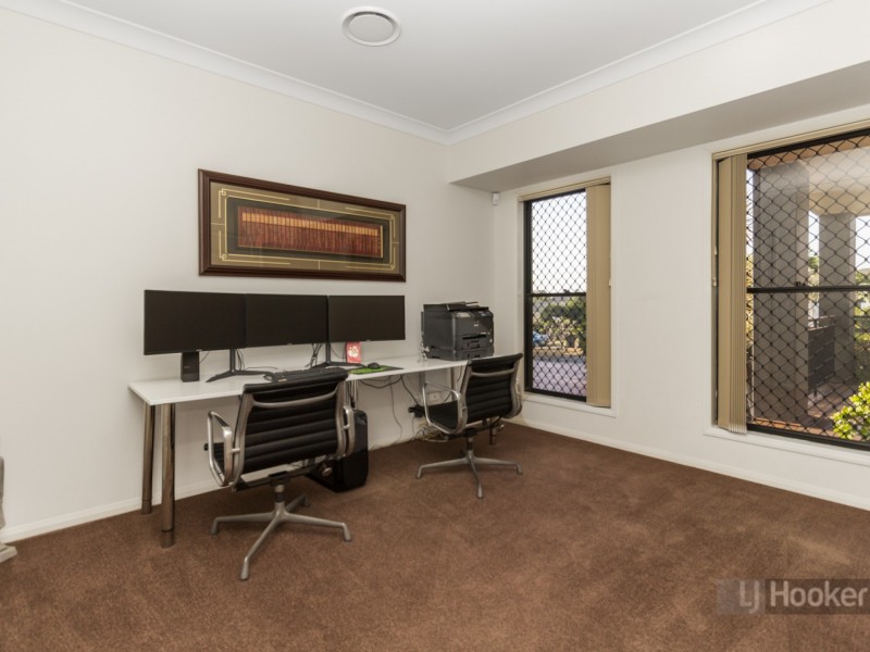 19 Hunter Close, Calamvale QLD 4116