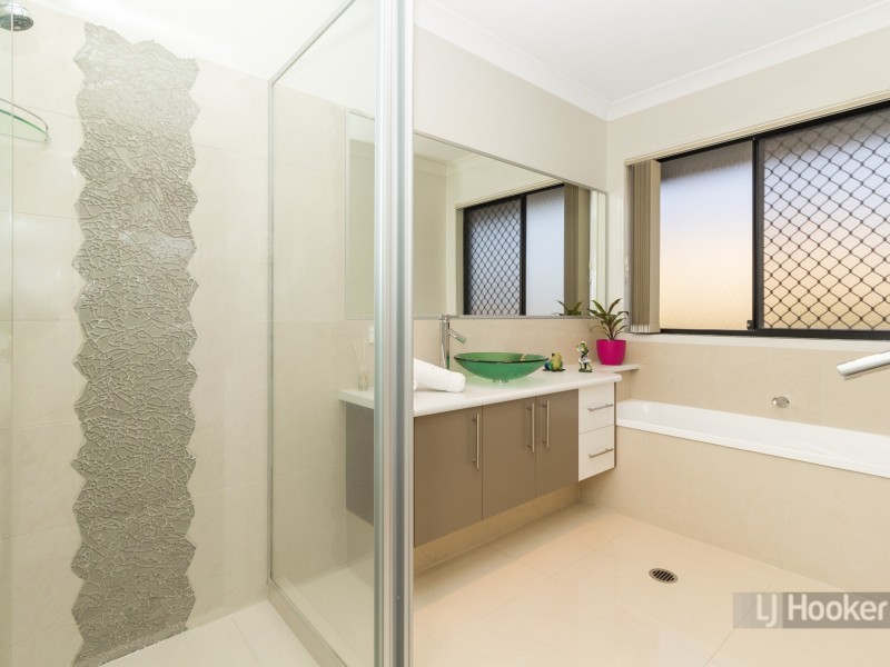 19 Hunter Close, Calamvale QLD 4116