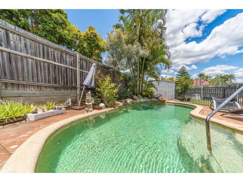 19 Pinnacle Close, Regents Park QLD 4118