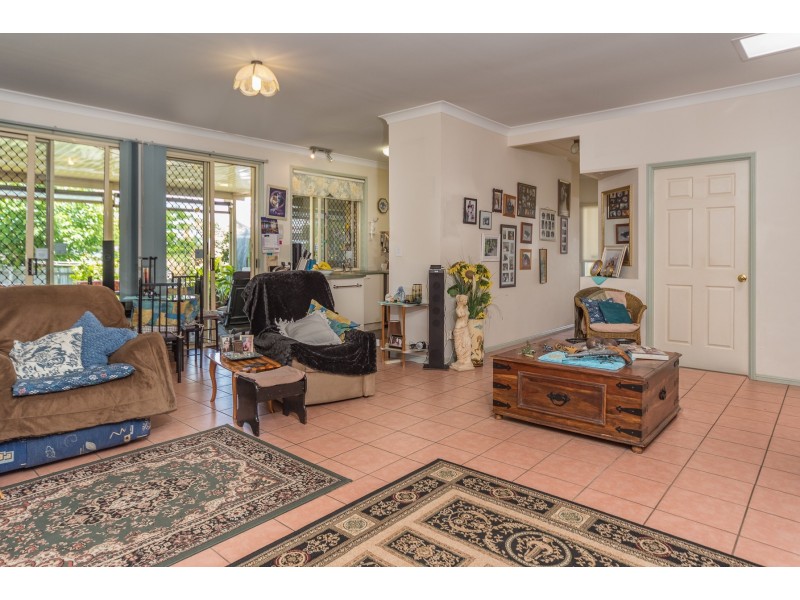 19 Pinnacle Close, Regents Park QLD 4118