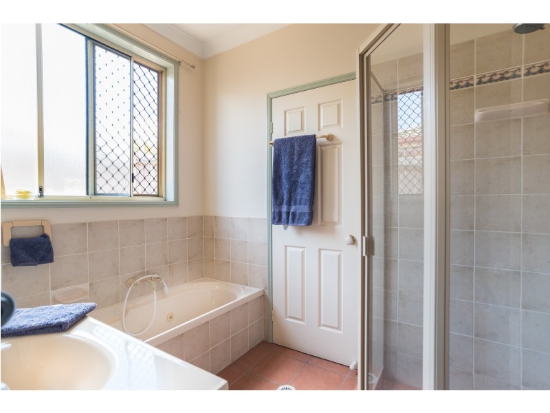 19 Pinnacle Close, Regents Park QLD 4118