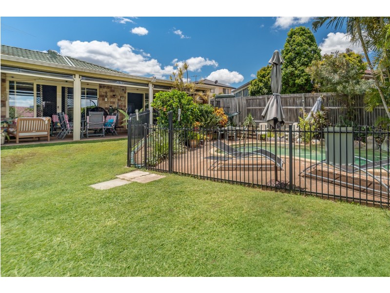 19 Pinnacle Close, Regents Park QLD 4118