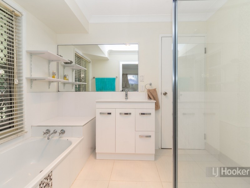 8 Lichen Court, Regents Park QLD 4118