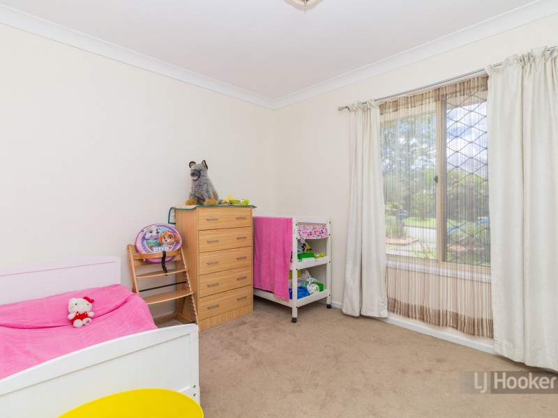 8 Lichen Court, Regents Park QLD 4118