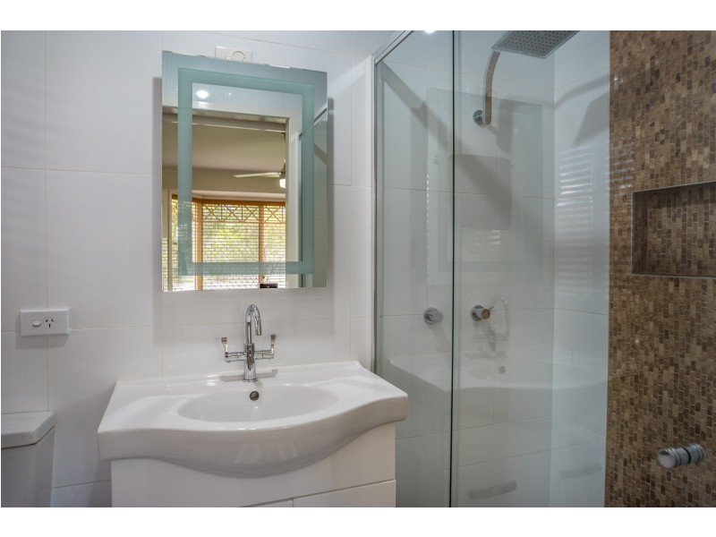 49 Bottlebrush Drive, Regents Park QLD 4118