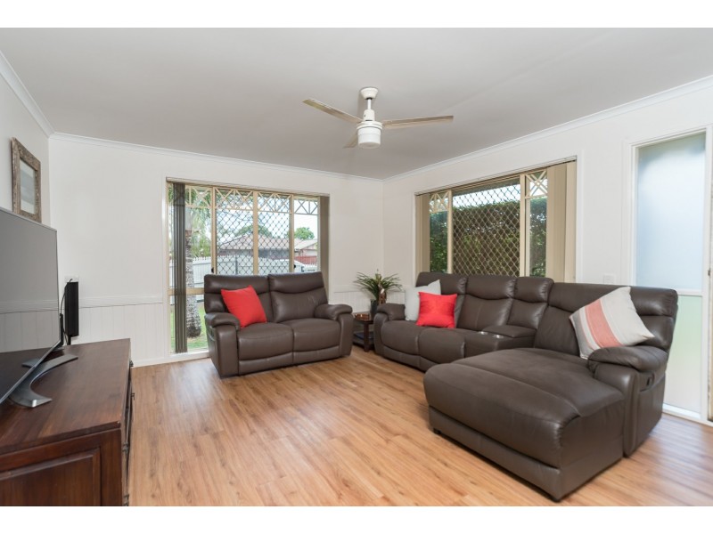 49 Bottlebrush Drive, Regents Park QLD 4118