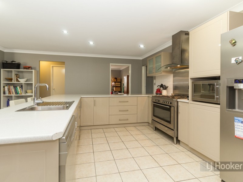 5 Horton Place, Forest Lake QLD 4078