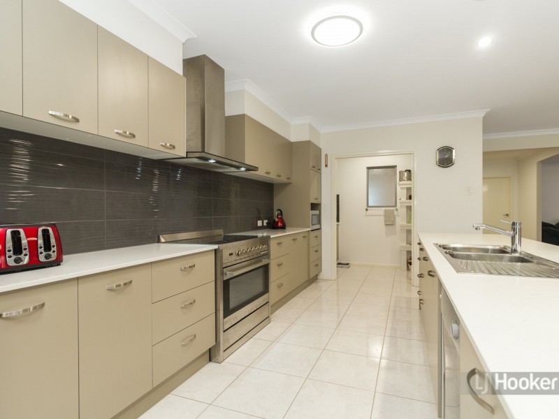 7-19 Woodend Court, Park Ridge QLD 4125
