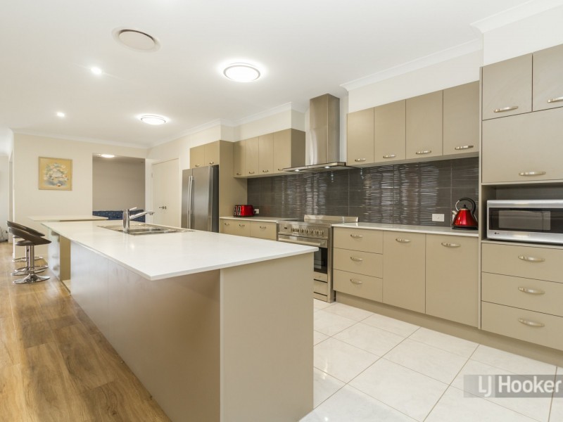 7-19 Woodend Court, Park Ridge QLD 4125