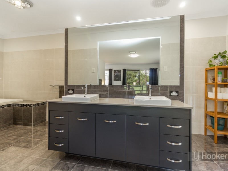 7-19 Woodend Court, Park Ridge QLD 4125