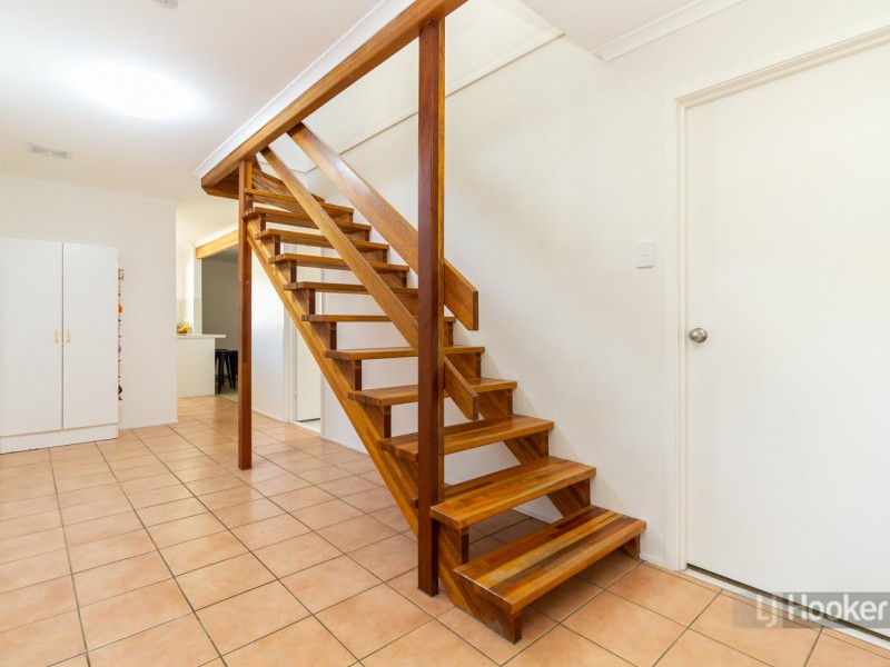 8 Cosway Street, Hillcrest QLD 4118