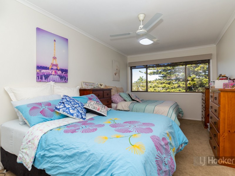 8 Cosway Street, Hillcrest QLD 4118