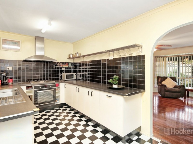 23 Conifer Street, Hillcrest QLD 4118