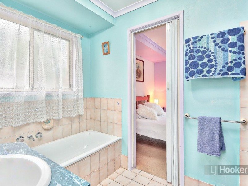 23 Conifer Street, Hillcrest QLD 4118