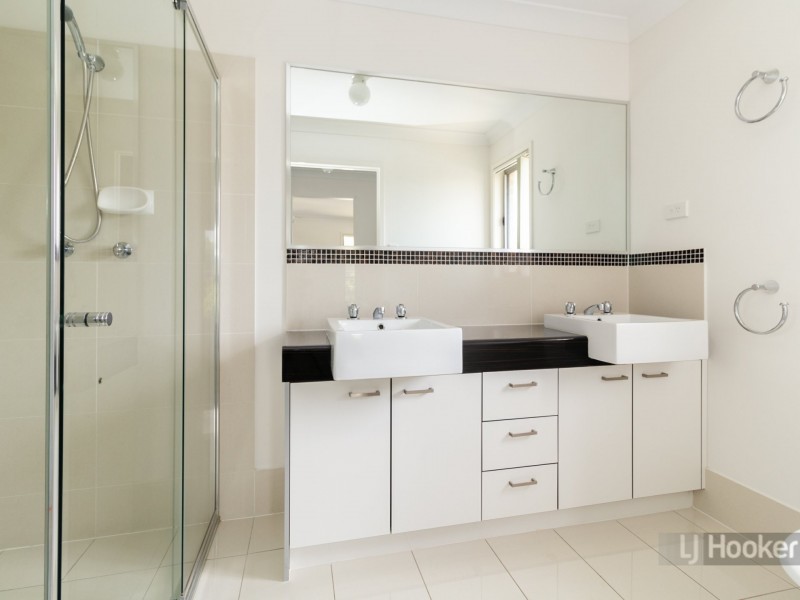 115 Peverell Street,, Hillcrest QLD 4118