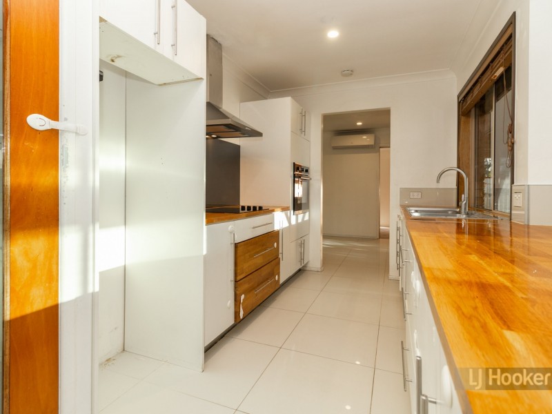 76 Owens Crescent, Regents Park QLD 4118