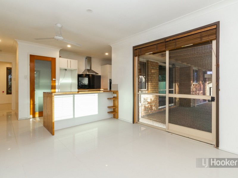 76 Owens Crescent, Regents Park QLD 4118