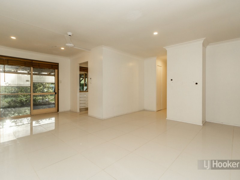 76 Owens Crescent, Regents Park QLD 4118