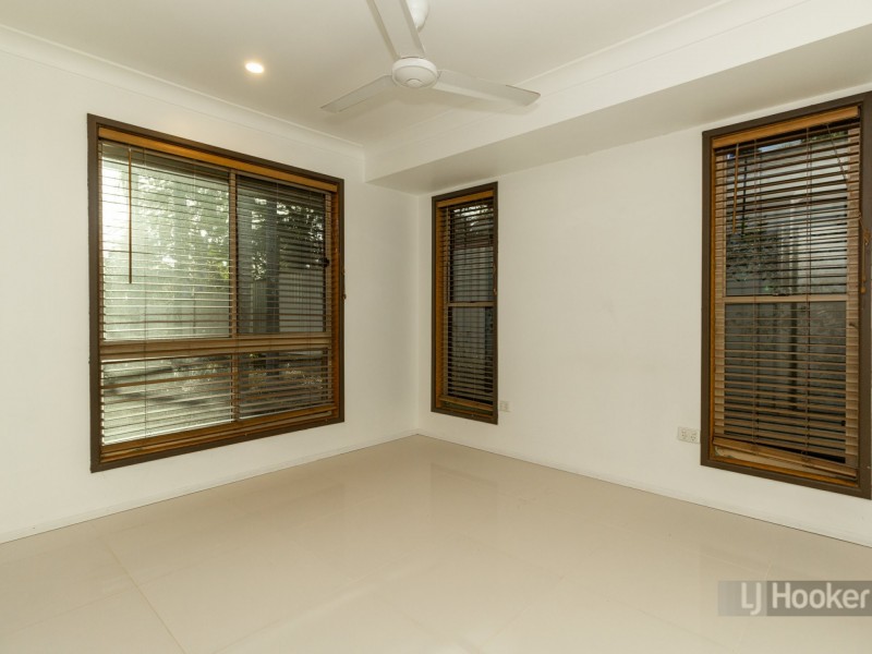 76 Owens Crescent, Regents Park QLD 4118