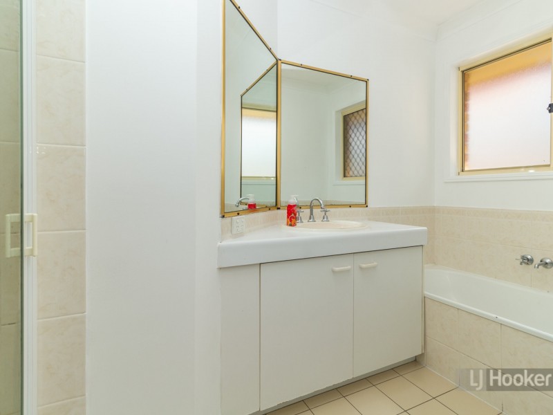 100 Banksia Circuit, Forest Lake QLD 4078